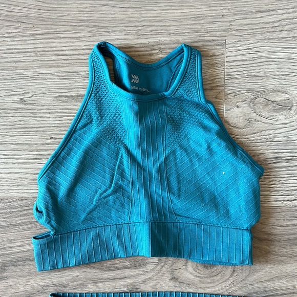 Small workout set 💙 - Picture 2 of 4